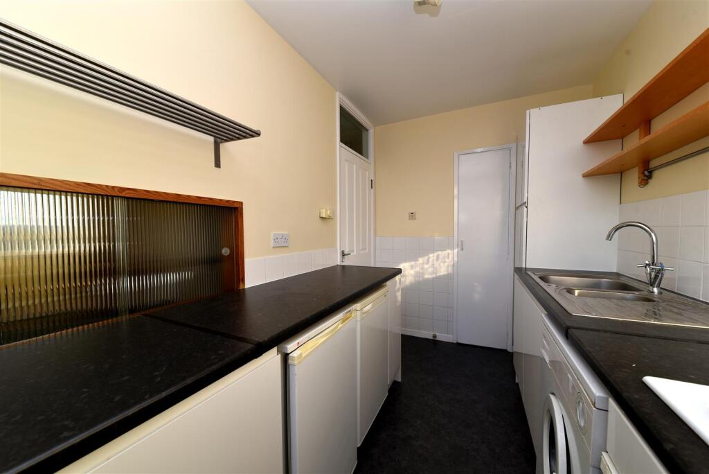 kitchen 2.JPG