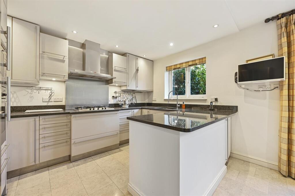 Oxford Gate - 12 (1).JPG