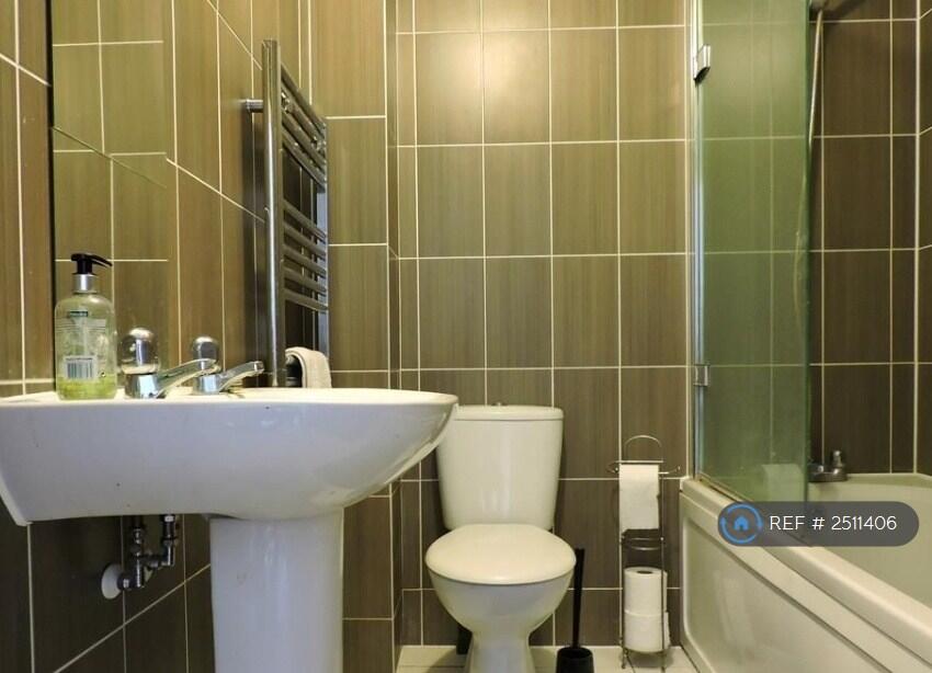 Family Bathroom 
