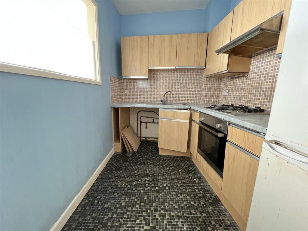 3 - Two Bedroom Flat for Auction, Easton.JPG