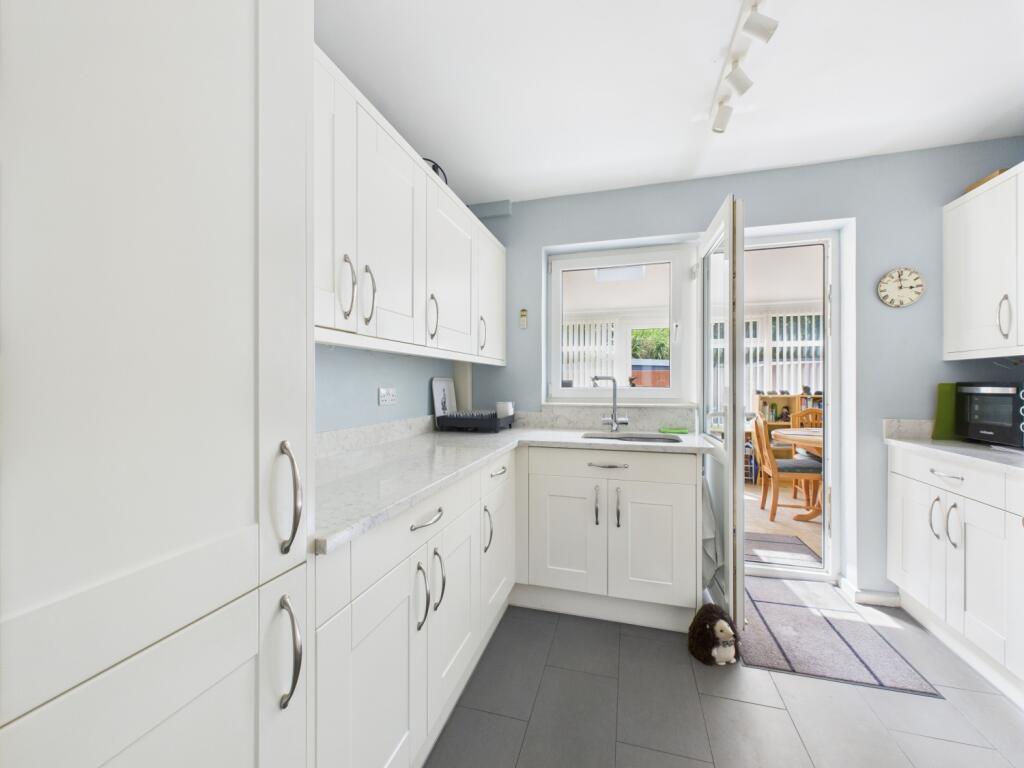 10. CAM04922G0-PR0051-STILL013