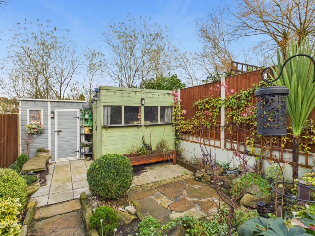 CAM03729G0-PR0189-STILL035