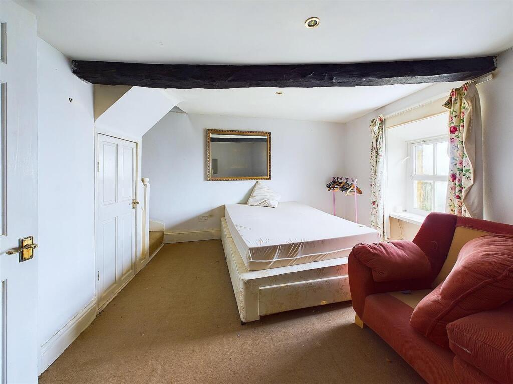 5 - TOP FLOOR 2 BED FLAT.jpg