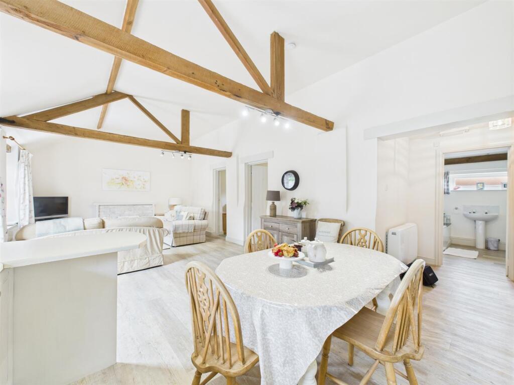 Hawthorn Reception Room / Kitchen
