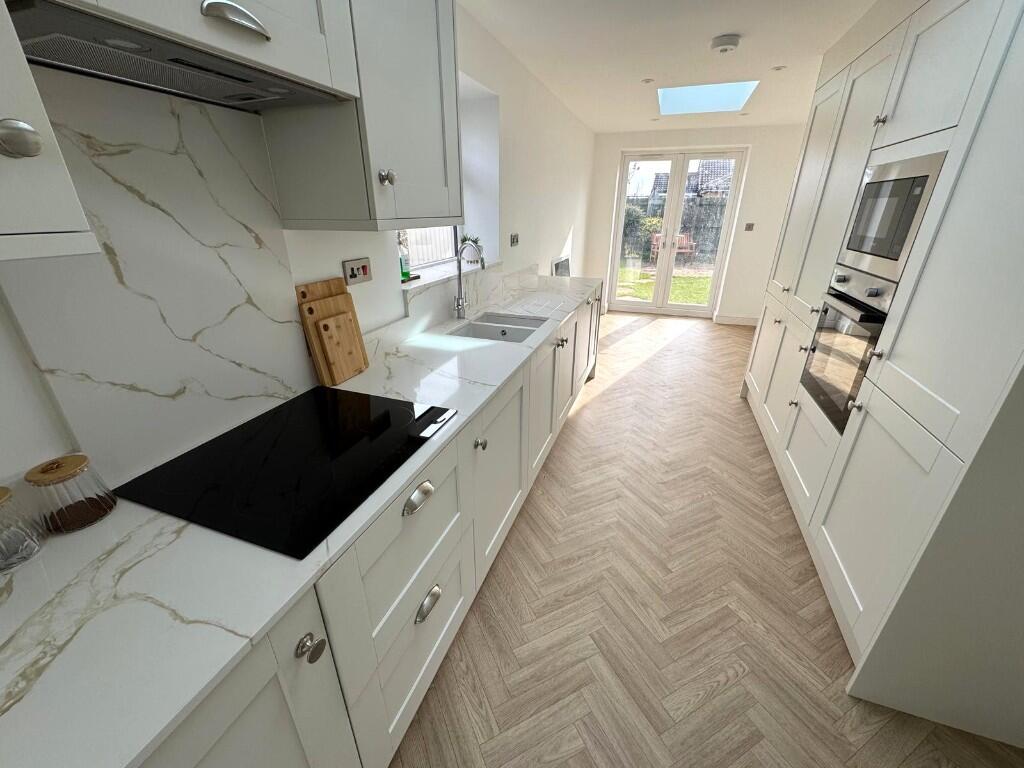 KITCHEN / DINER