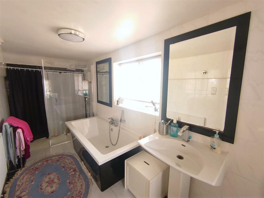 Bathroom a S.jpg