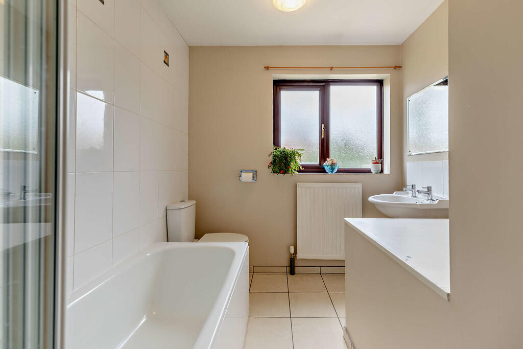 8639254-interior2...