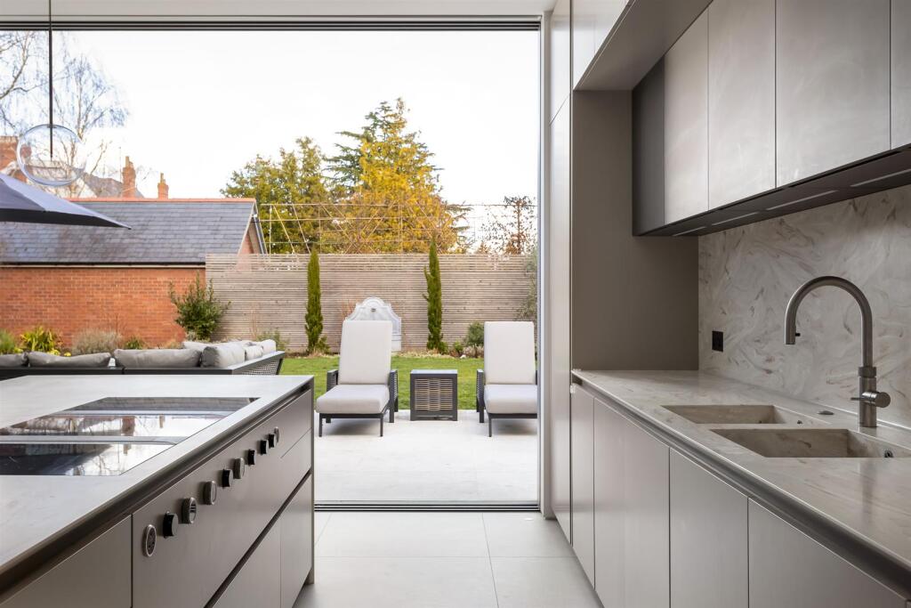 20 - Broadleas - GL50 2PU - Web.jpg