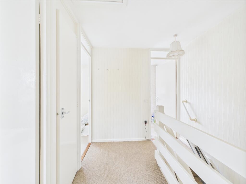 CAM02023G0-PR0139-STILL028