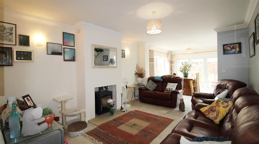 Living Room / Dining Room