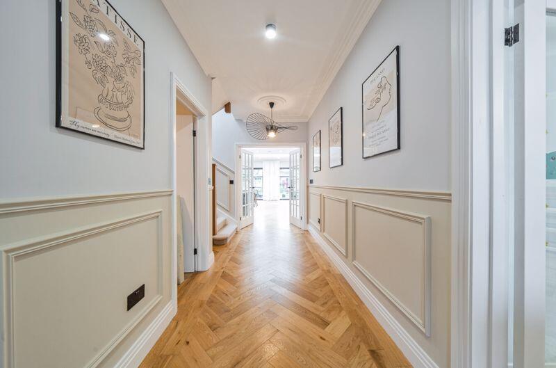 Entrance hall angle 2