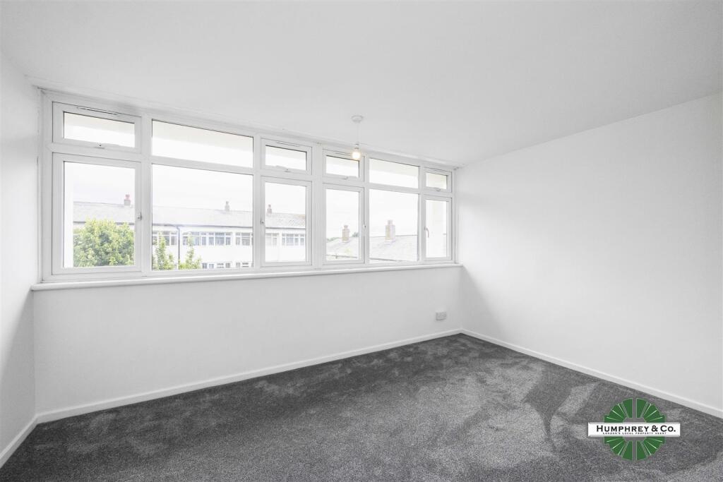 Flat 90, Tenby Court, Tenby Road -008.jpg