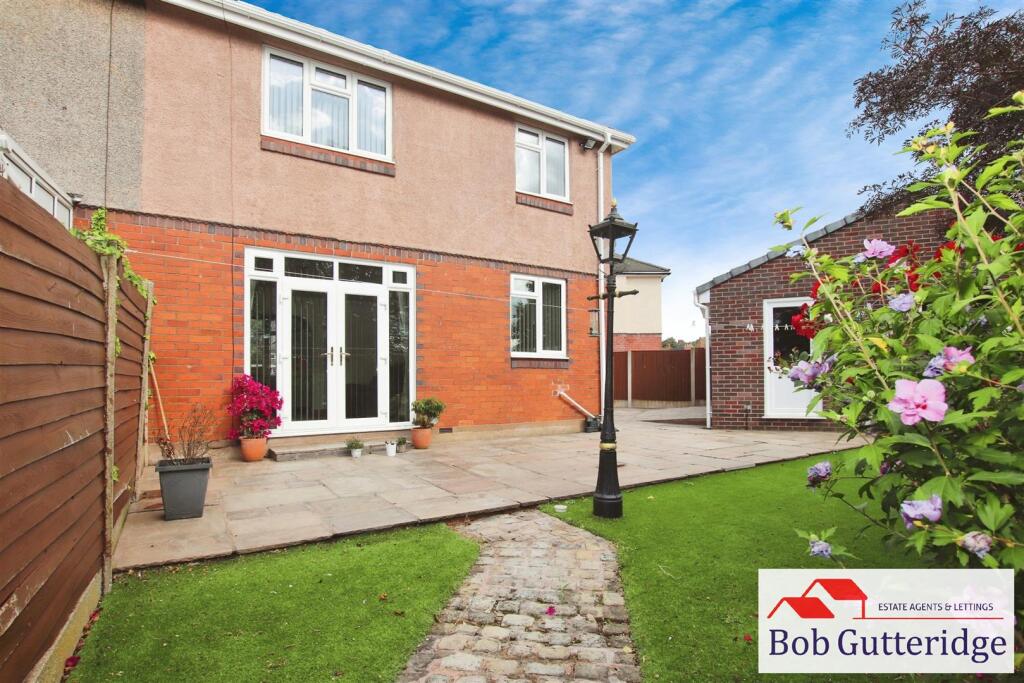 ENCLOSED REAR GARDEN