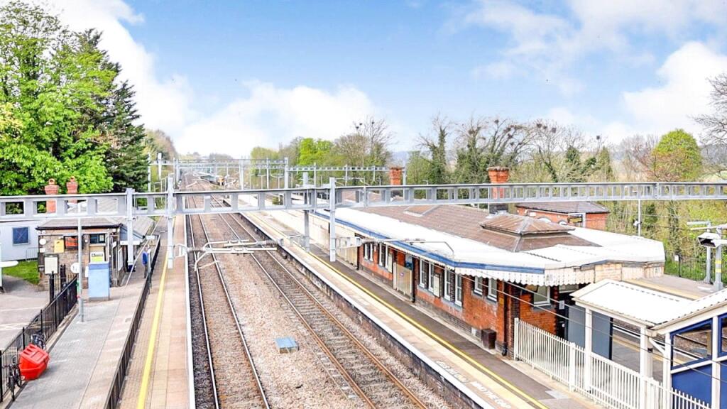 Tilehurst Station