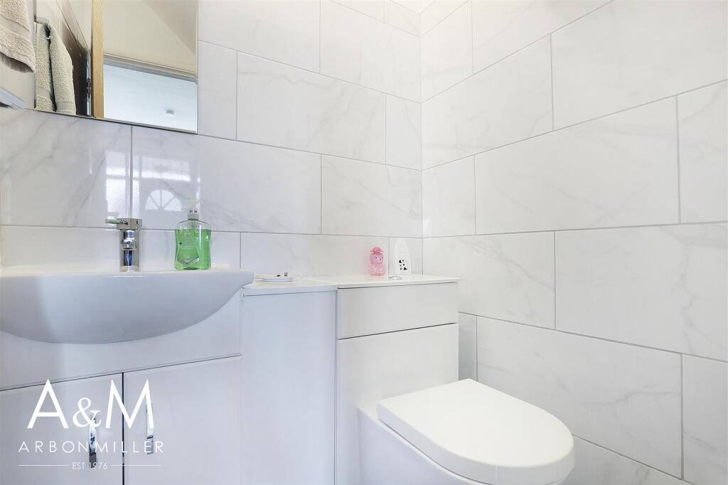 GROUND FLOOR CLOAK ROOM