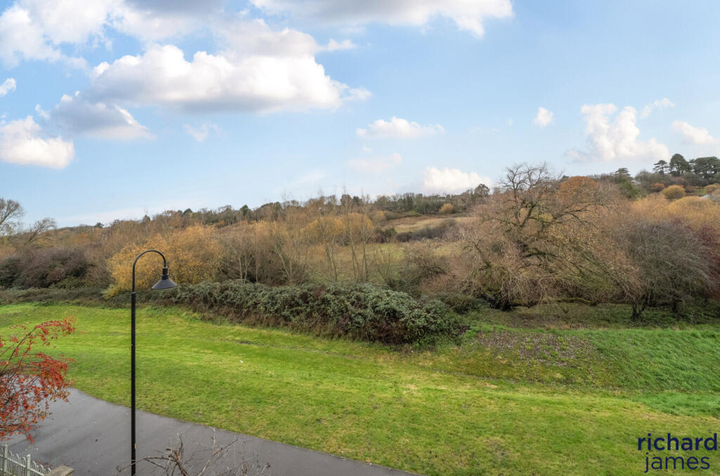 46566832bedf40b898f0b6b042f340a3