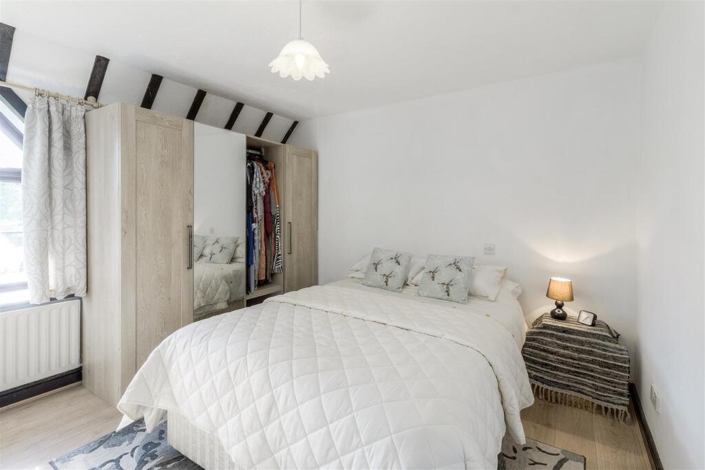 7 Weston Hall Stables, Bulkington