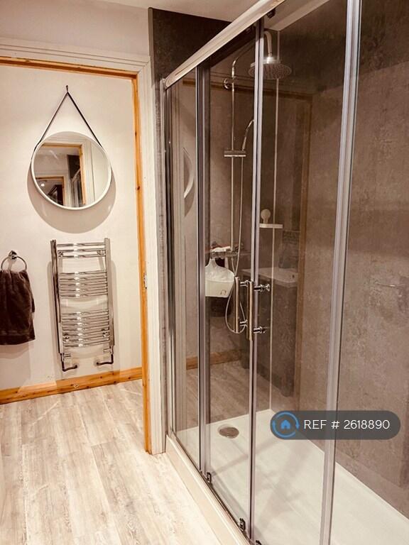 2nd Shared Bathroom