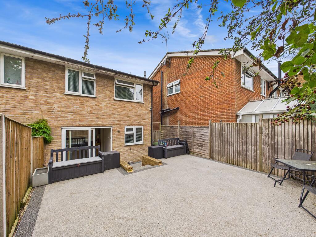 CAM01354G0-PR0570-STILL014