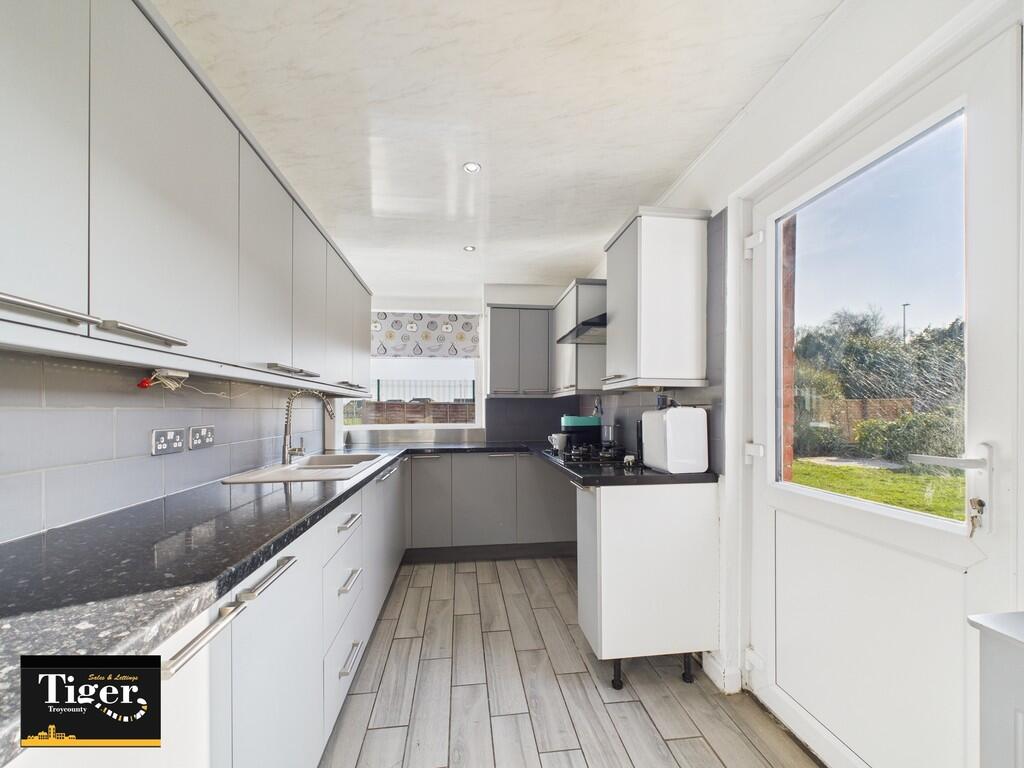 CAM02176G0-PR0508...