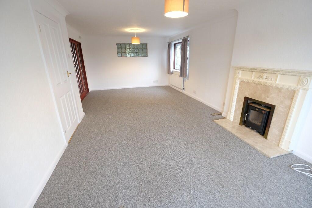 SITTING/DINING ROOM