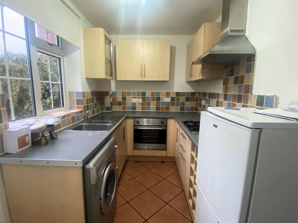 Kitchen 1.jpg
