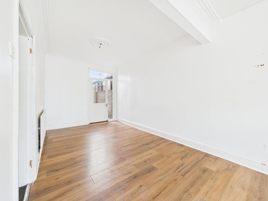 CAM04825G0-PR0181-STILL003