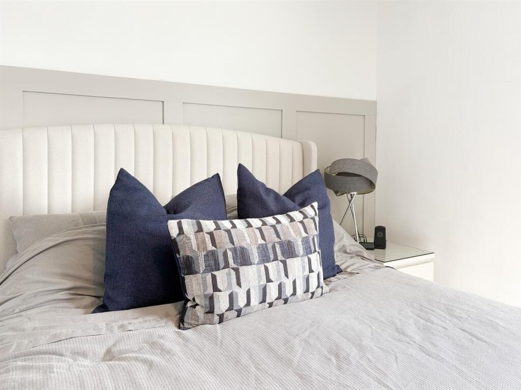 Bedroom 1-4.jpg