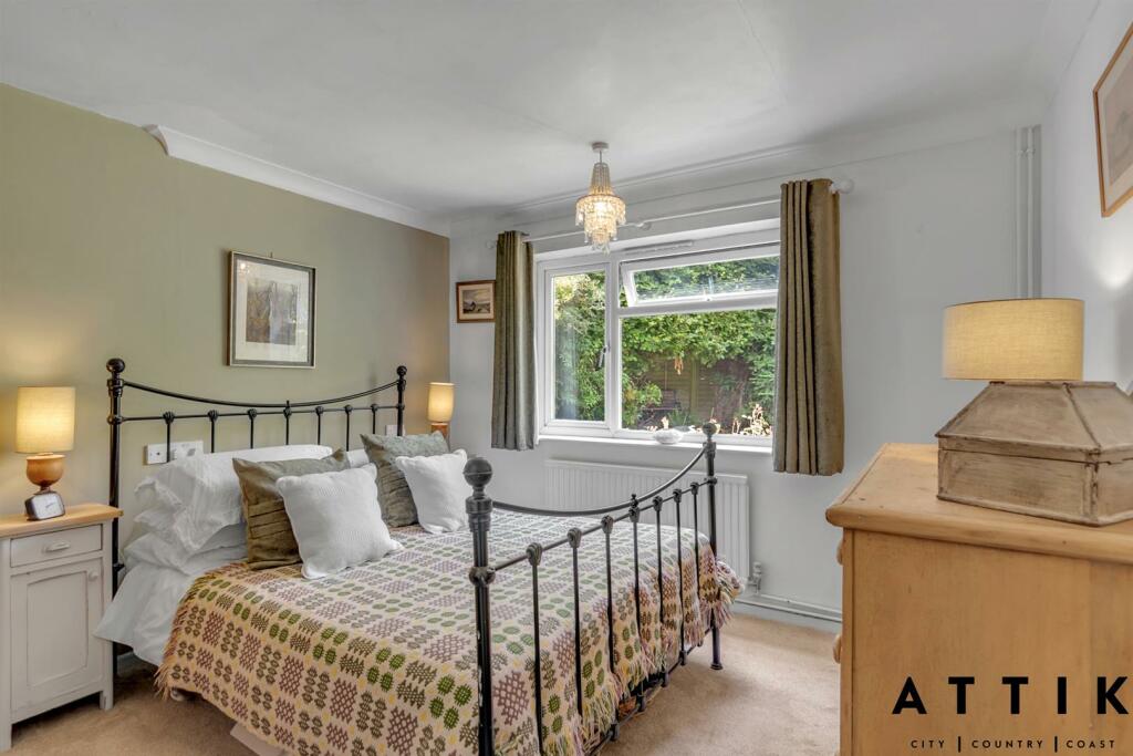 10 Valley Close, Holton IP19 8NF (12).jpg