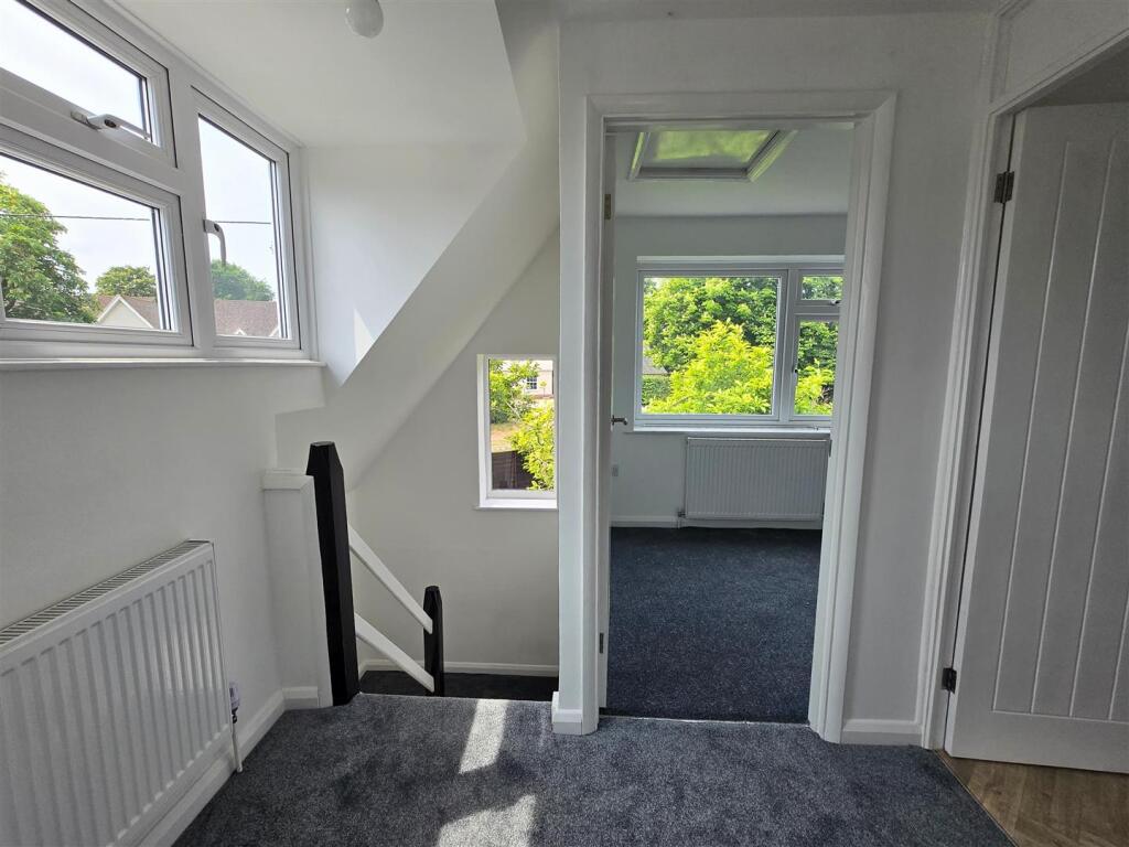 FIRST FLOOR LANDING