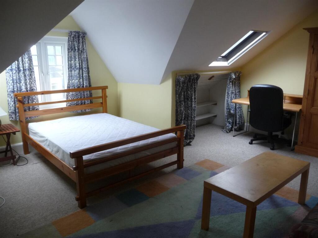 Attic room.JPG