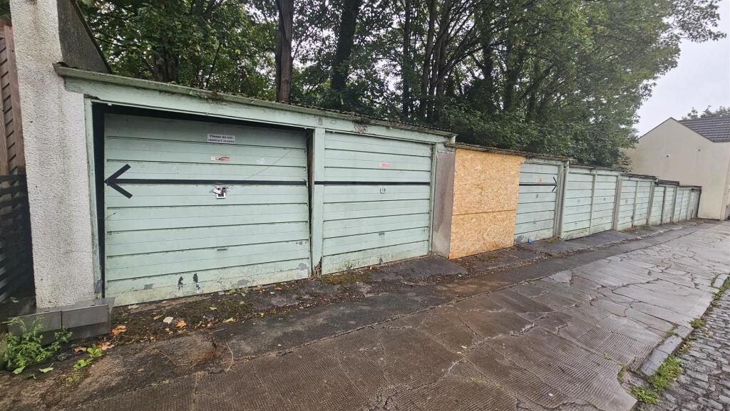 Garage 9 - 5 - Kensington Road