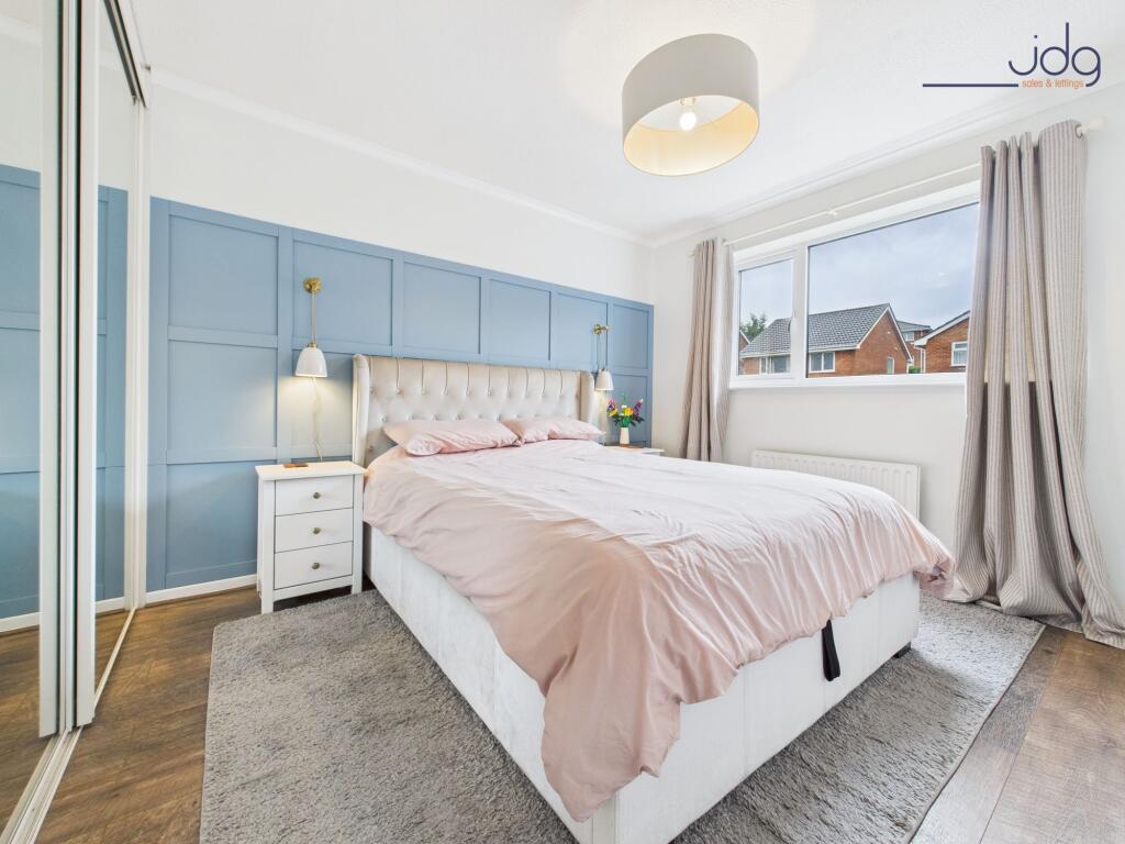 Double Bedroom with built in wardrobes