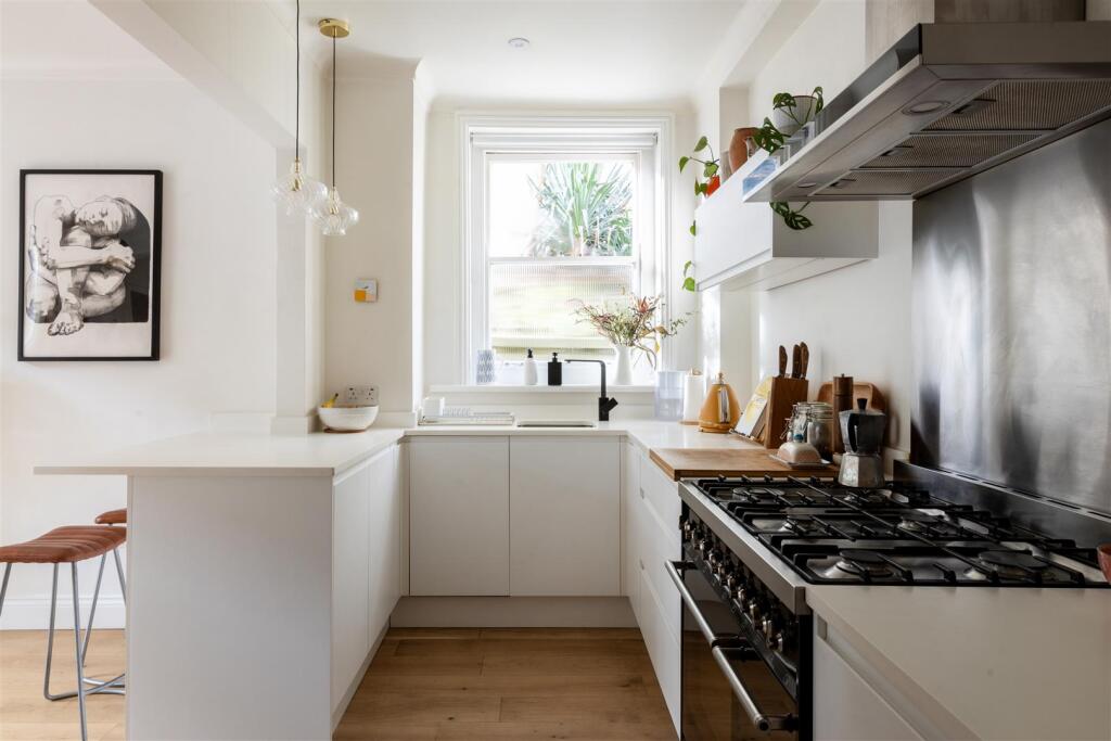 21E St Aubyns-23.jpg