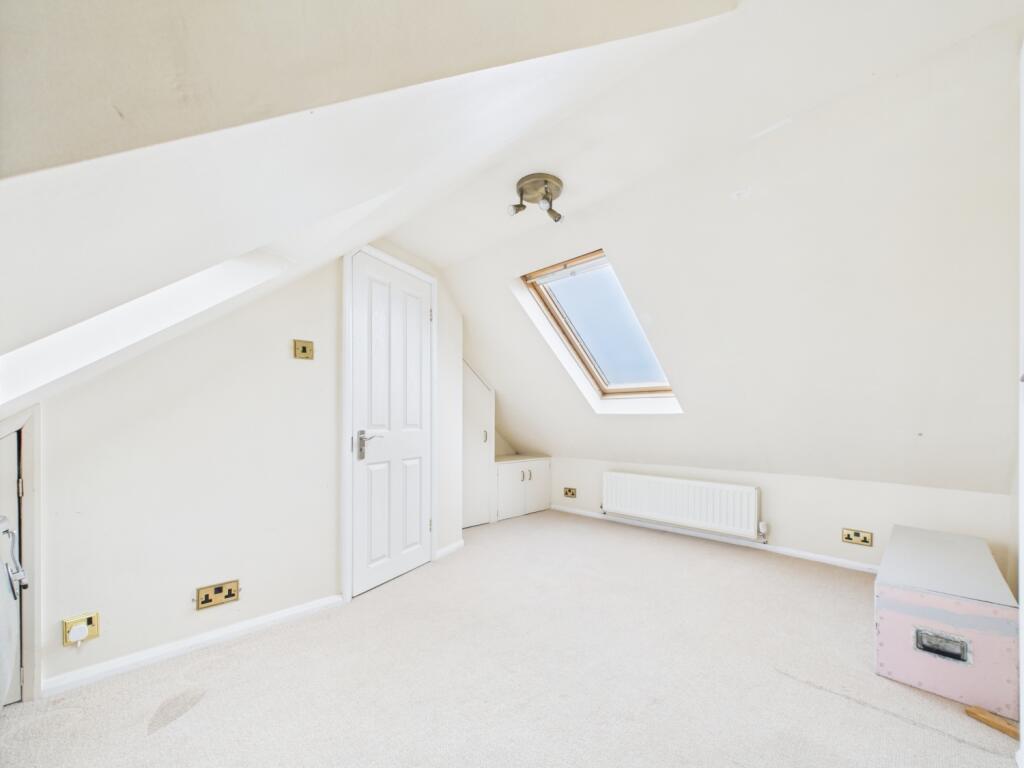 CAM02195G0-PR0081-STILL043