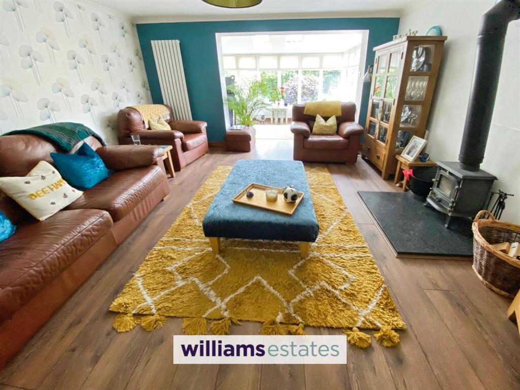 Living Room / Sunroom