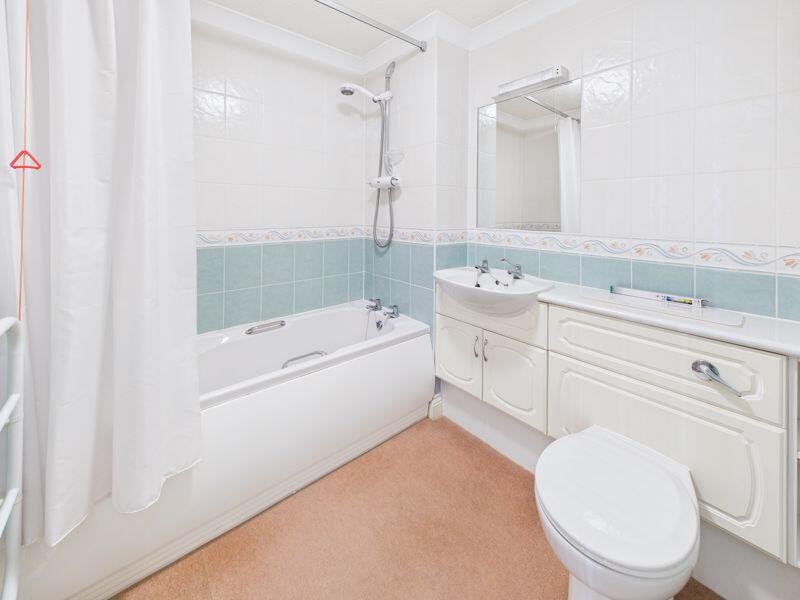 ENSUITE BATHROOM