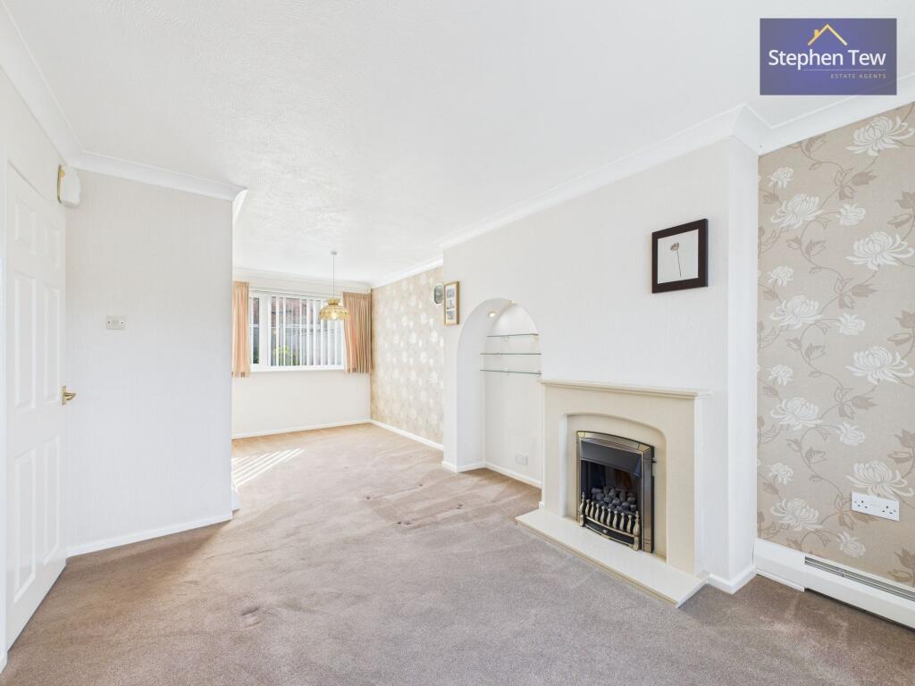 Lounge / Dining Area