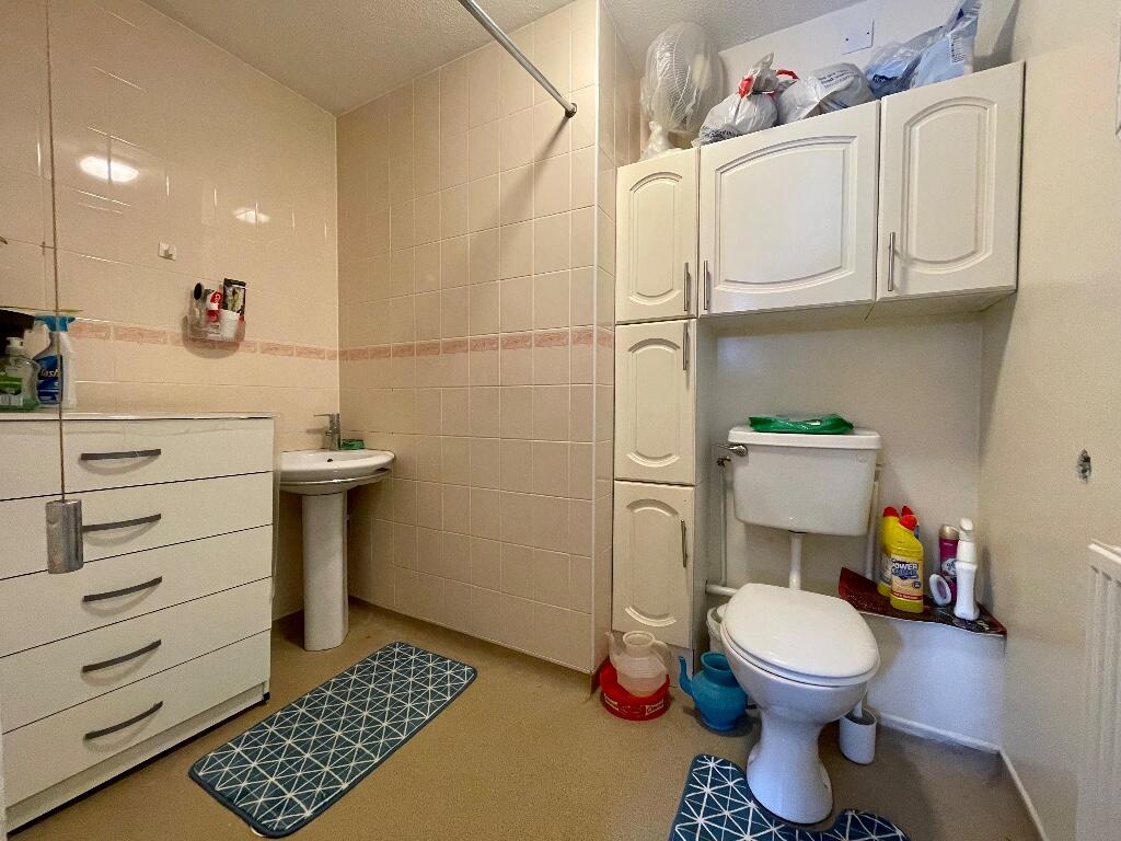 en-suite wet room