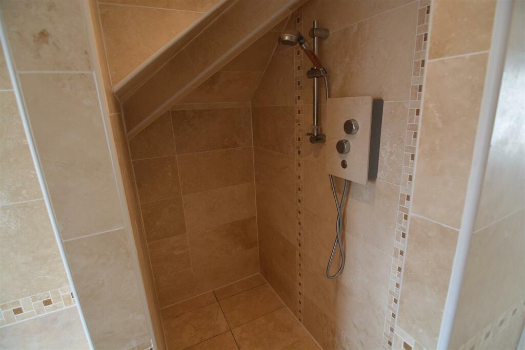 En-suite shower room (1s Floor)