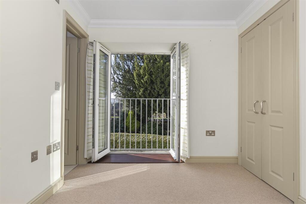 Lounge Doors Feature.jpg