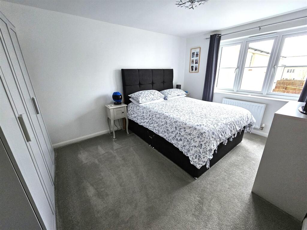 BEDROOM 1 (2).jpg