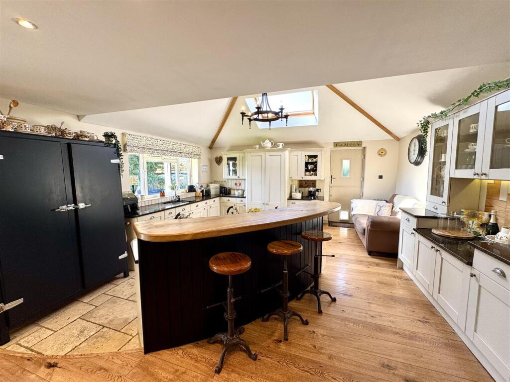 OPEN/PLAN KITCHEN/DINING/FAMILY ROOM
