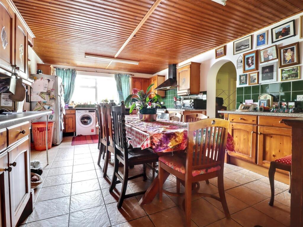 kitchen/dining room