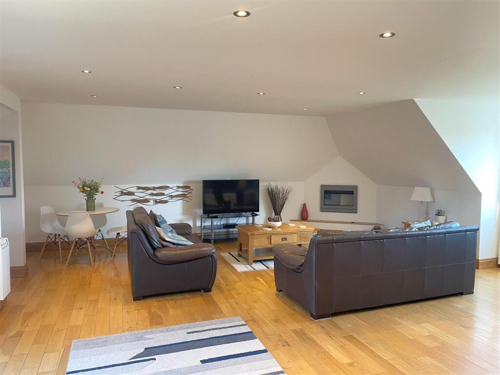 sitting area.jpg