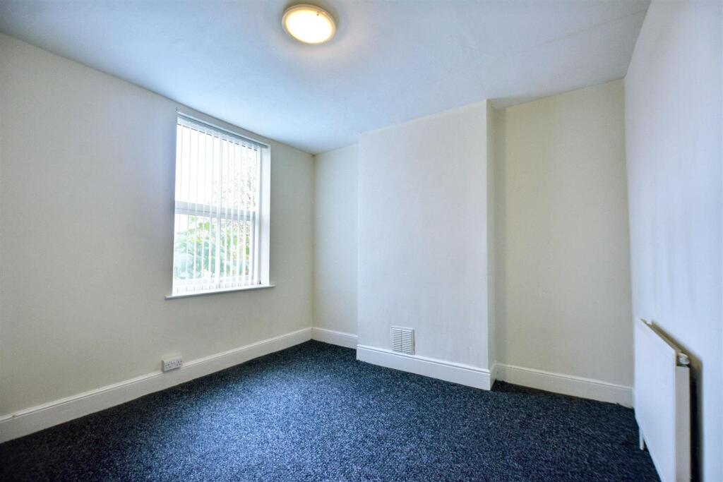Bedroom 1_1.jpeg