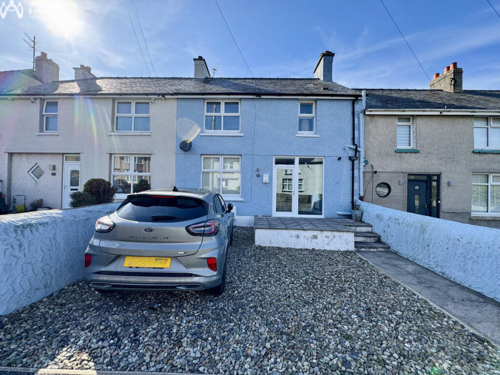 Gwelfor Avenue, Holyhead, LL65