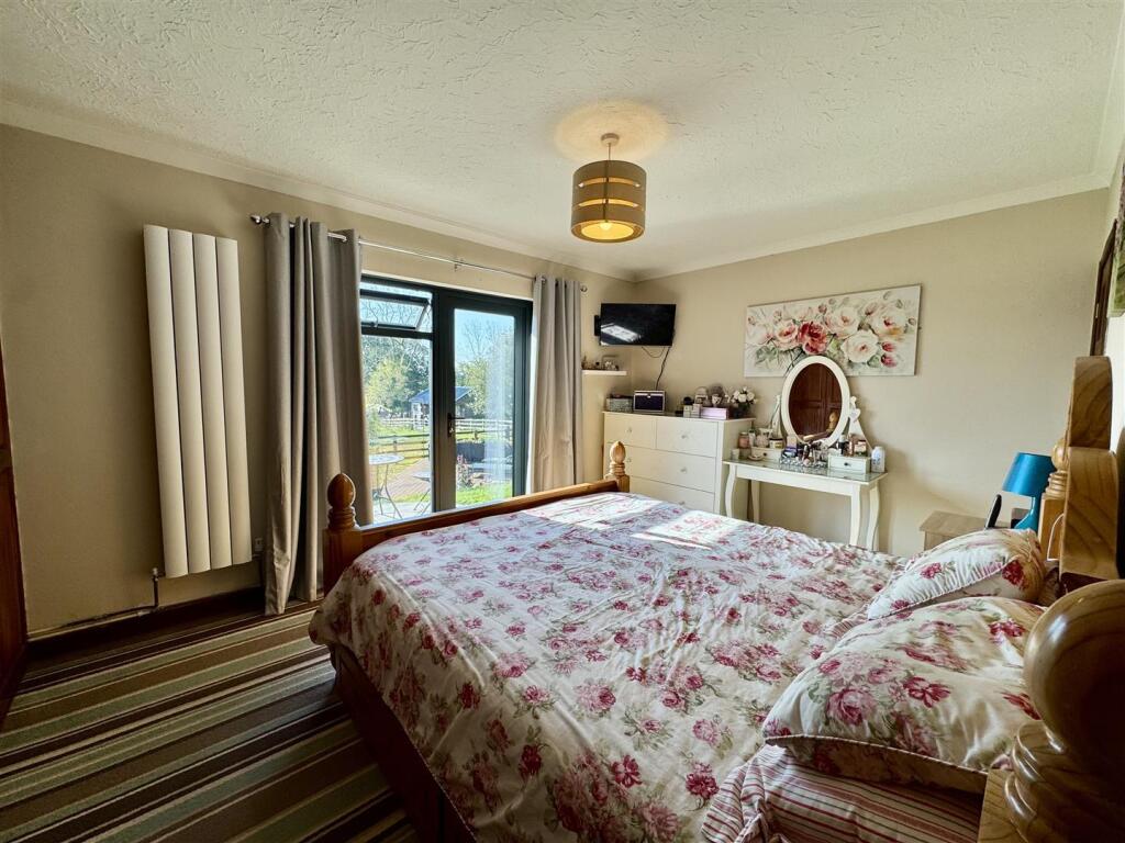 ANOTHER ROOM ASPECT