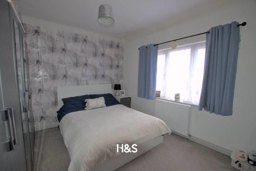 222 Lincoln Road North - Bed 1.jpg