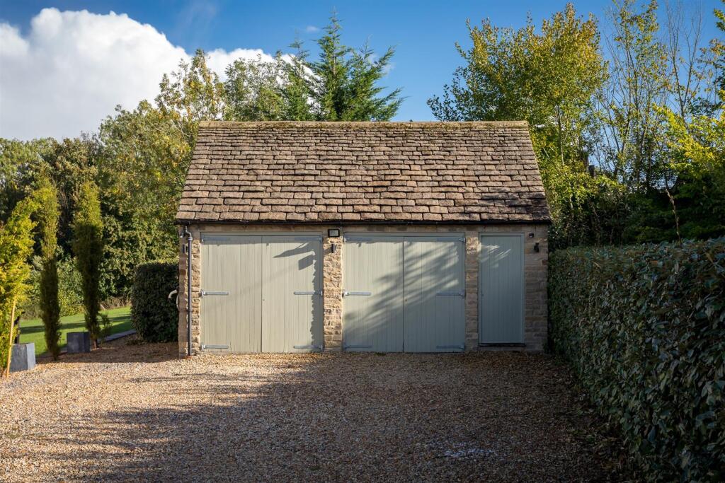 59 - Highfield House - GL54 4AA - Web.jpg